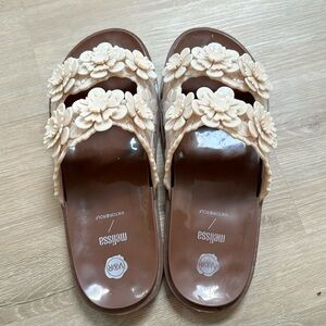 Melissa and Viktor & Rolf blossom sandal ivory size 9